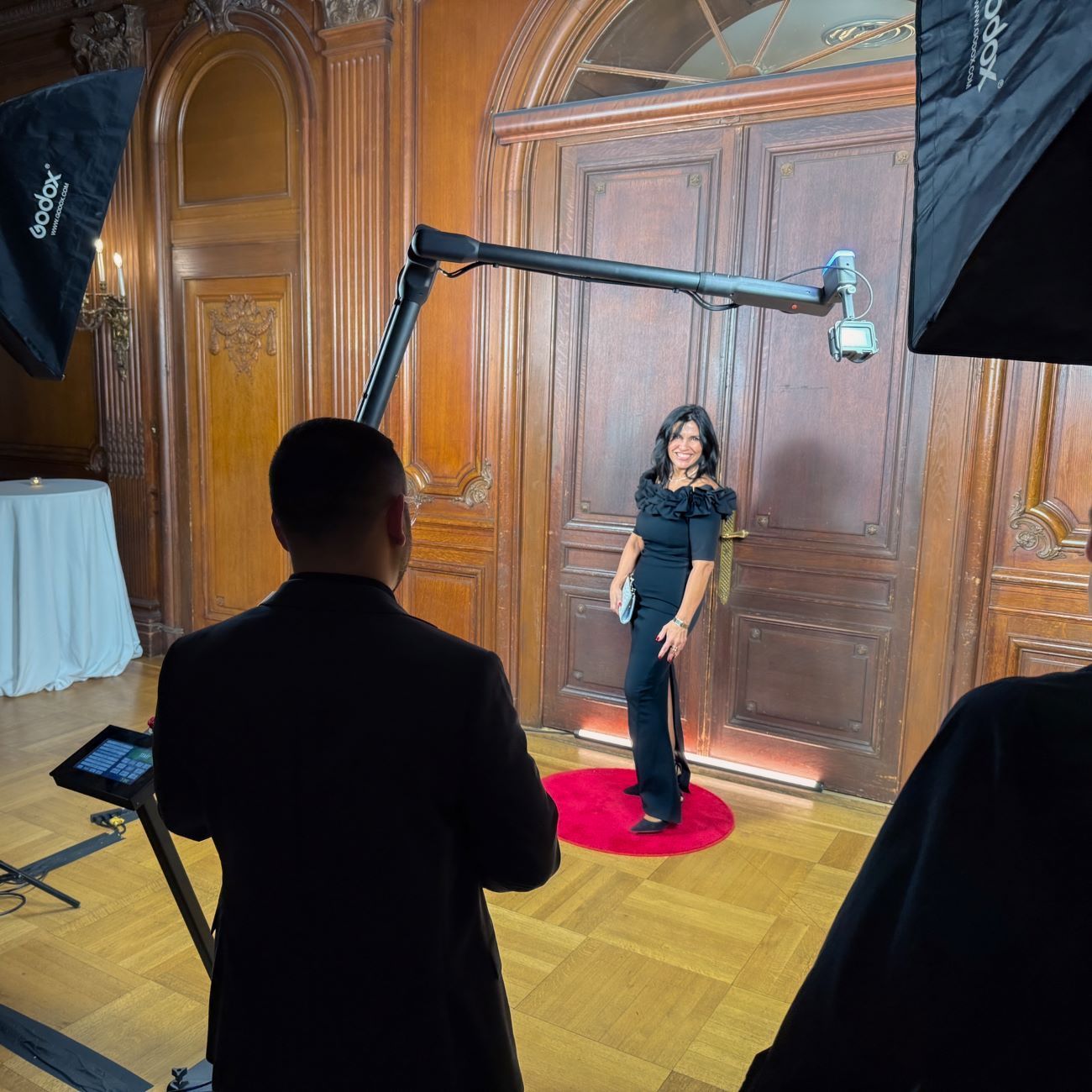 Glambot Mansion Venue Softbox Lighting Operator Guest